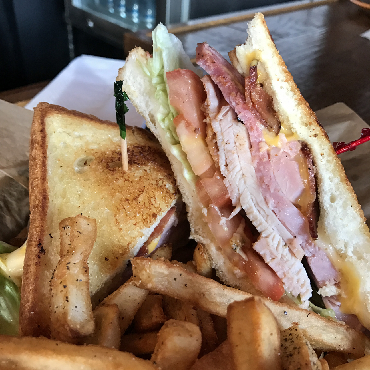 zekesrnrbbqferndale03 Michigan Chews & Brews